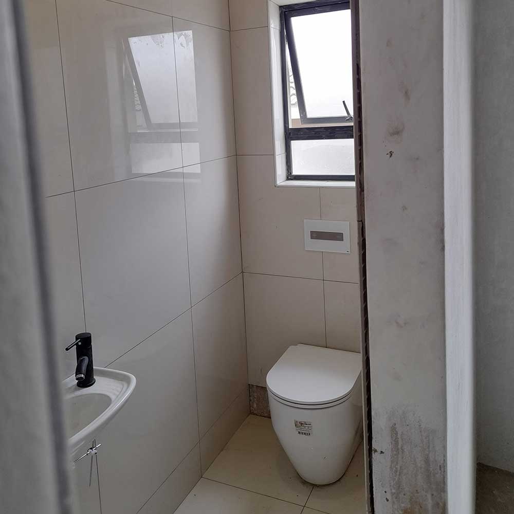 Bathroom-and-Toilets-Yombo-3